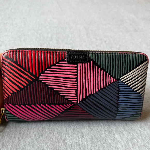 Fossil Zip Around Wallet with Multicolored Line Tringles - Picture 1 of 16